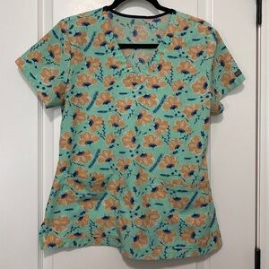 Med couture Scub Top V-neck Short Sleeves Sz M EUC